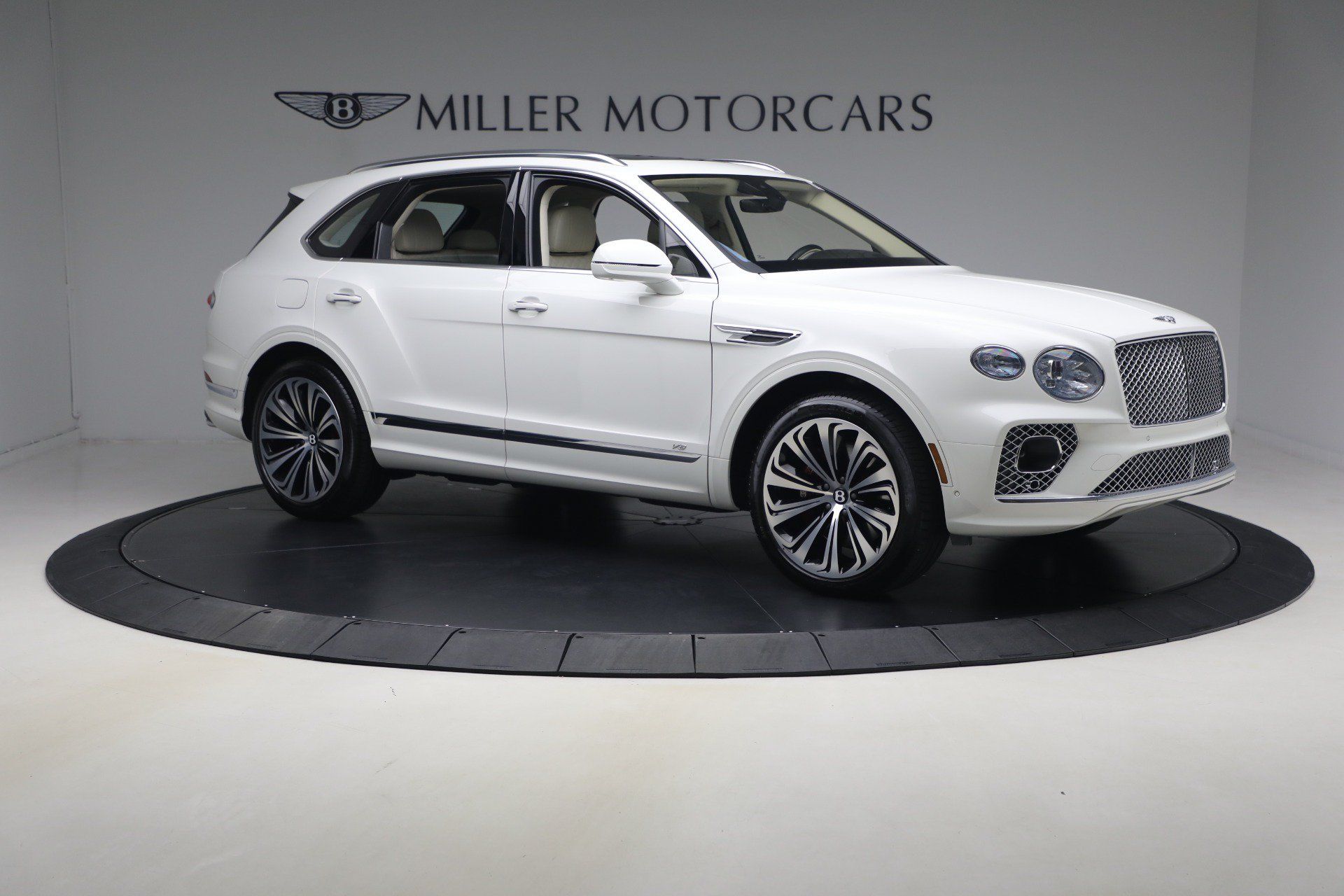 Certified 2022 Bentley Bentayga AWD/4WD image 10