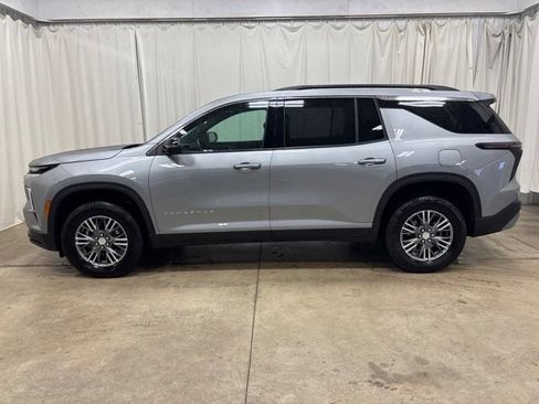 Used 2026 Chevrolet Traverse LT FWD image 7