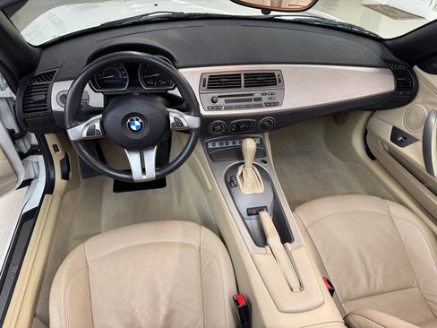 Used 2004 BMW Z4 2.5i image 11