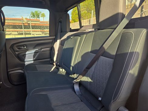 Used 2018 Nissan Titan SV w/ SV Convenience Package image 8