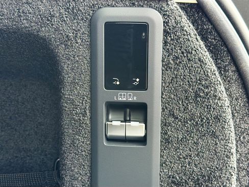 New 2026 Land Rover Range Rover SE image 12