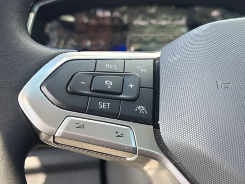 Certified 2023 Volkswagen Jetta SE FWD image 33
