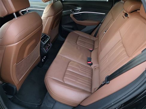 Used 2019 Audi e-tron Prestige image 14