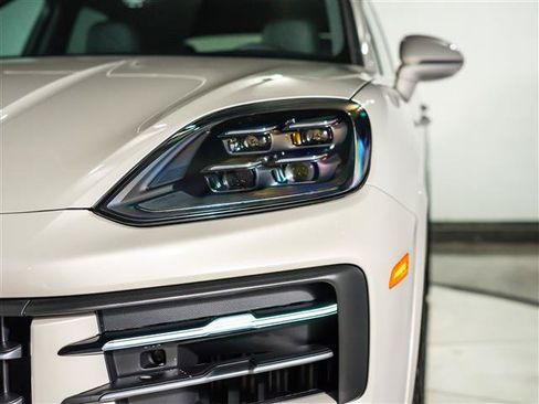 Certified 2026 Porsche Cayenne AWD/4WD image 11