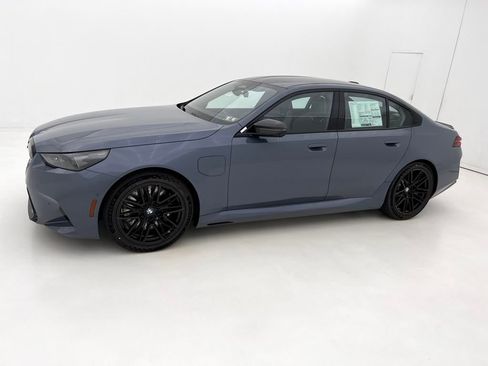 New 2026 BMW M5 Base w/ Carbon Package image 2