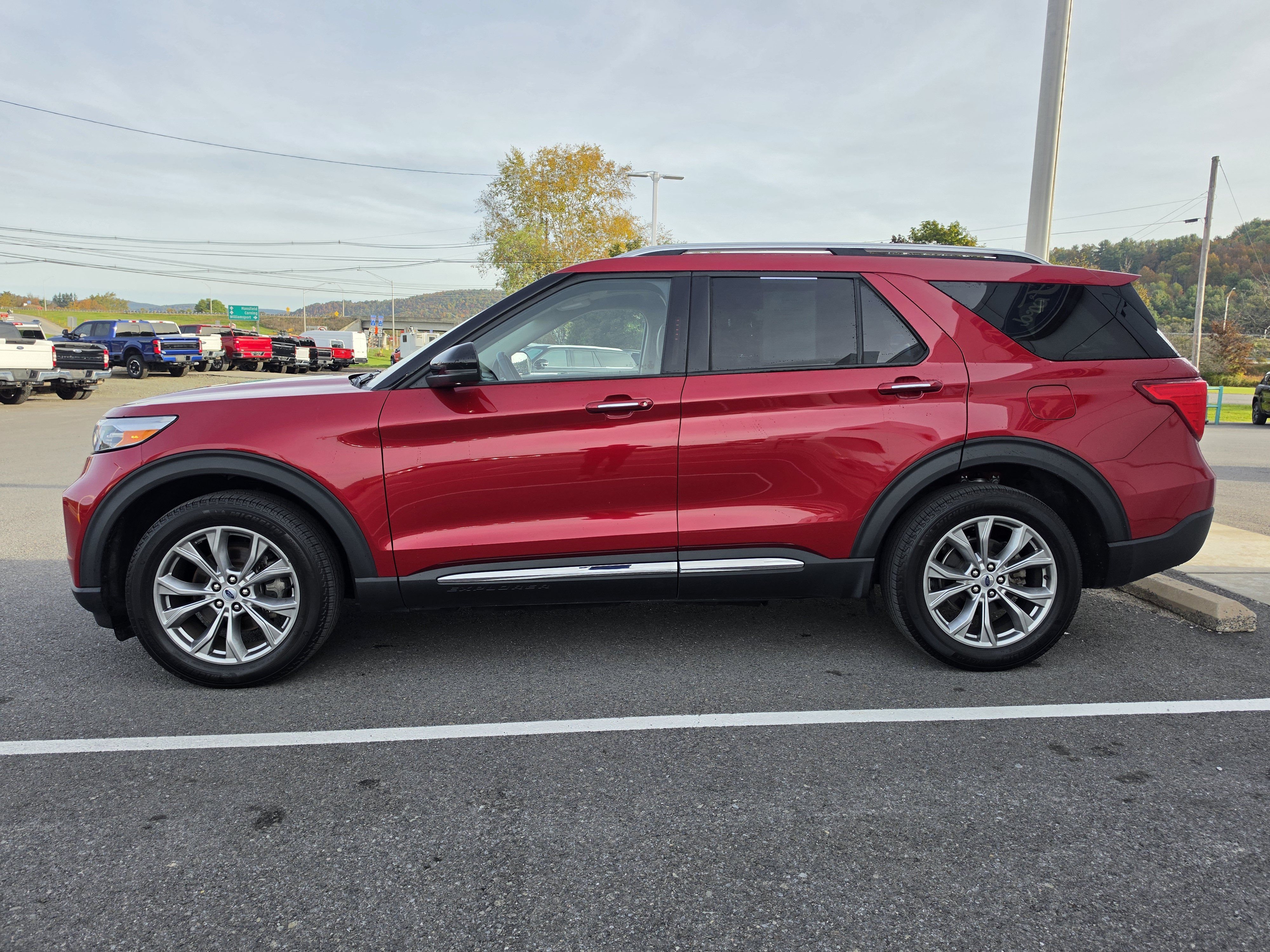 Used 2023 Ford Explorer Limited w/ Limited Technology Package AWD/4WD image 7