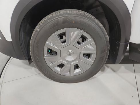 Certified 2025 Nissan Kicks S image 27