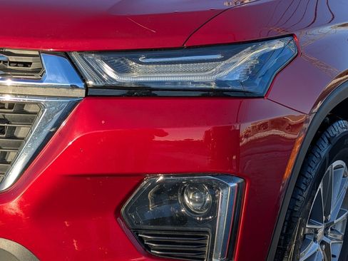 Used 2023 Chevrolet Traverse LT image 9