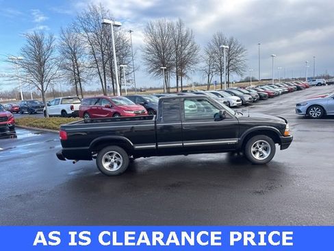 Used 2001 Chevrolet S10 Pickup LS w/ Preferred Equipment Group image 13