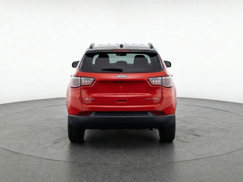 Used 2025 Jeep Compass Trailhawk image 7