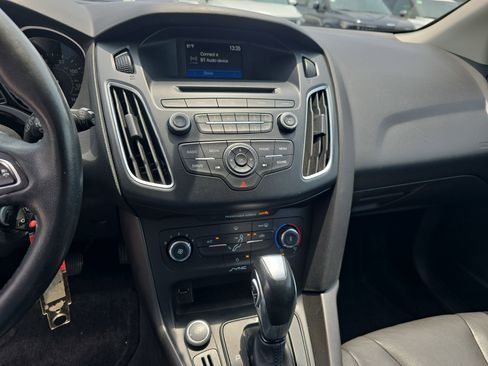 Used 2015 Ford Focus SE w/ Equipment Group 201A FWD image 20