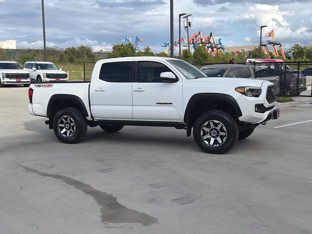 Used 2021 Toyota Tacoma TRD Off-Road w/ Technology Package AWD/4WD image 11