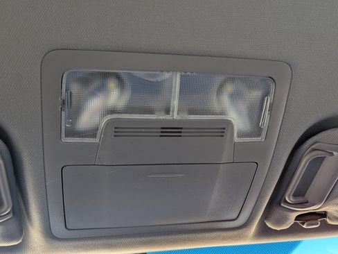 Used 2017 Toyota Camry SE image 33