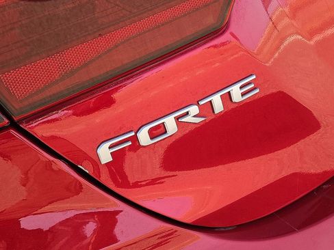 Used 2024 Kia Forte LXS image 12