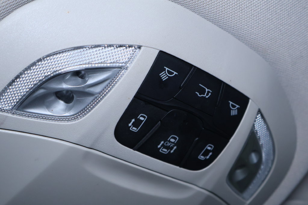 Used 2023 Chrysler Voyager LX FWD image 27