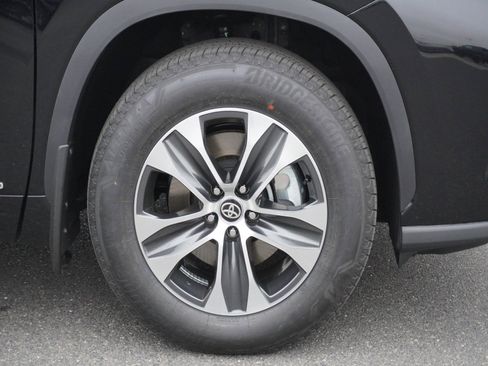 New 2026 Toyota Highlander XLE image 5