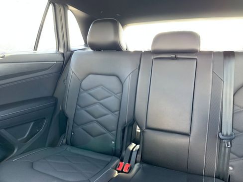 Used 2025 Volkswagen Atlas Cross Sport SE image 40