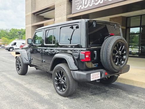 Used 2025 Jeep Wrangler Unlimited Sahara w/ Safety Group AWD/4WD image 8