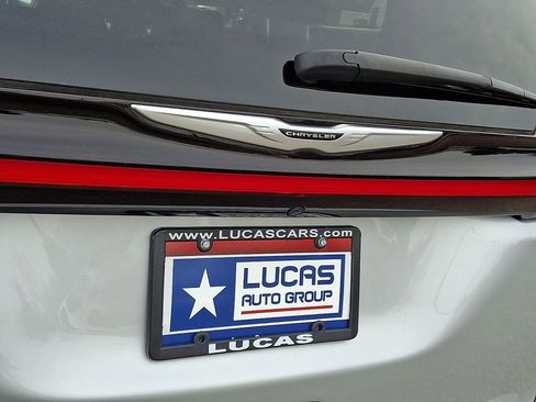 Certified 2024 Chrysler Pacifica Touring-L image 32