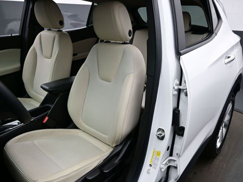 Used 2022 Buick Encore GX Preferred image 11