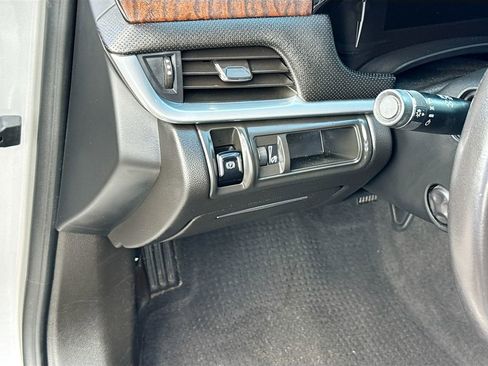 Used 2019 Cadillac XTS Luxury image 11