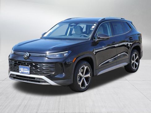 Certified 2025 Volkswagen Tiguan SE AWD/4WD image 3