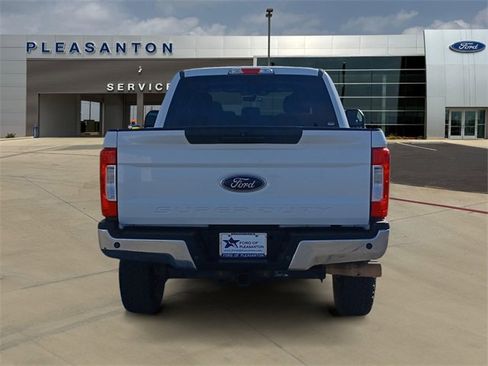 Used 2017 Ford F250 XLT w/ XLT Value Package image 4