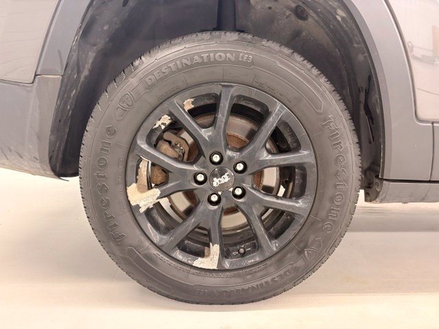 Used 2015 Jeep Cherokee Latitude w/ Cold Weather Group AWD/4WD image 7