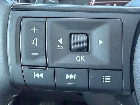 Used 2025 Nissan Pathfinder SV AWD/4WD image 13