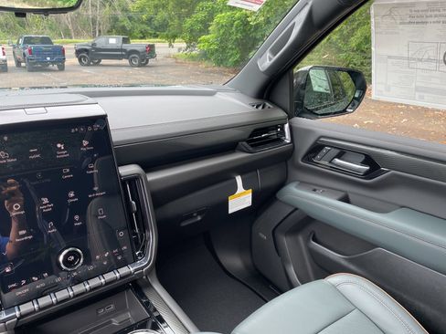 New 2026 GMC Yukon AT4 w/ AT4 Premium Package AWD/4WD image 35