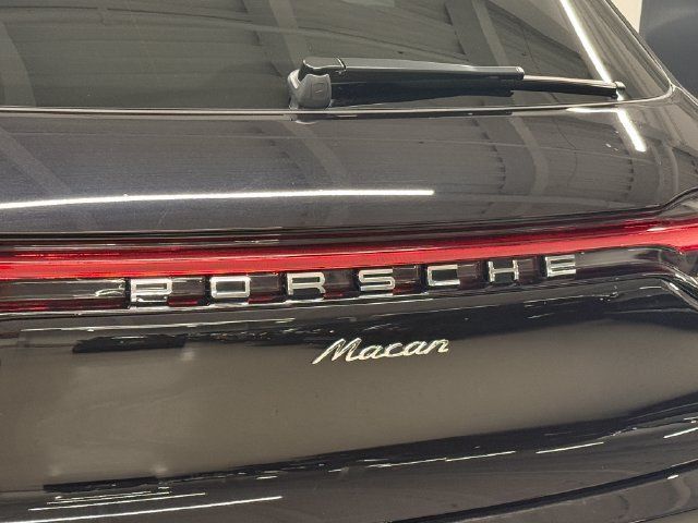 Certified 2026 Porsche Macan AWD/4WD image 8