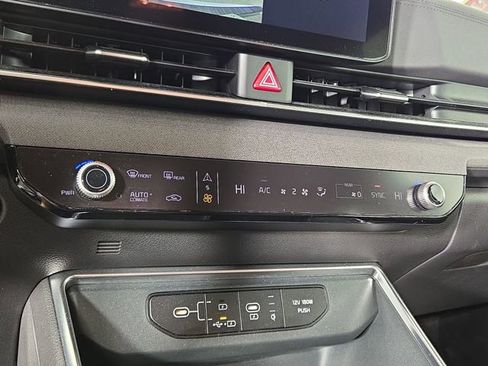 Certified 2026 Kia Carnival EX FWD image 19