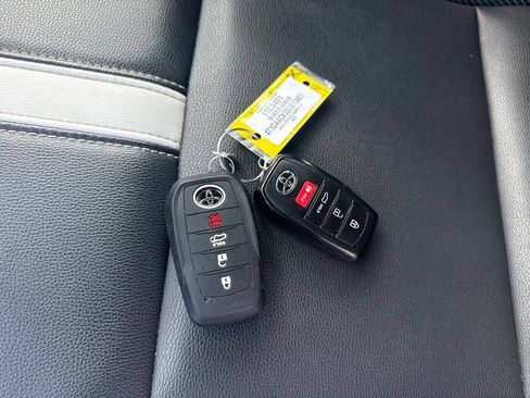 Used 2025 Toyota Camry SE FWD image 31