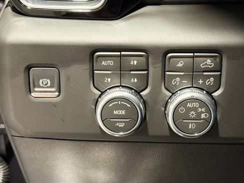 Certified 2026 GMC Sierra 3500 Denali w/ Technology Package AWD/4WD image 10
