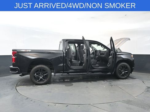 Used 2022 Chevrolet Silverado 1500 Custom w/ LPO, Blackout Package image 26