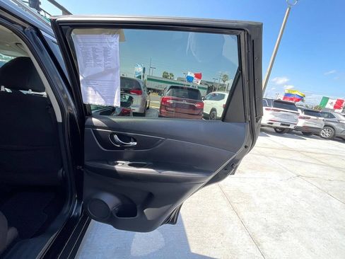 Used 2017 Nissan Rogue SV FWD image 5