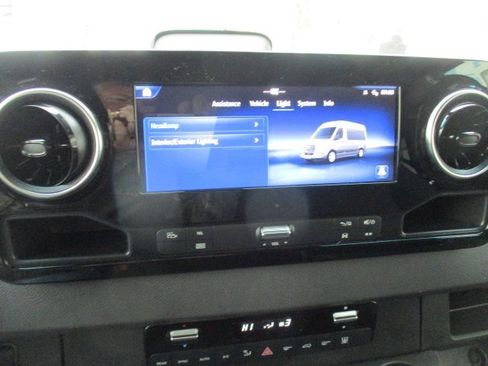 Used 2025 Mercedes-Benz Sprinter 2500 image 17