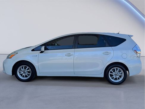Used 2014 Toyota Prius V Three image 3