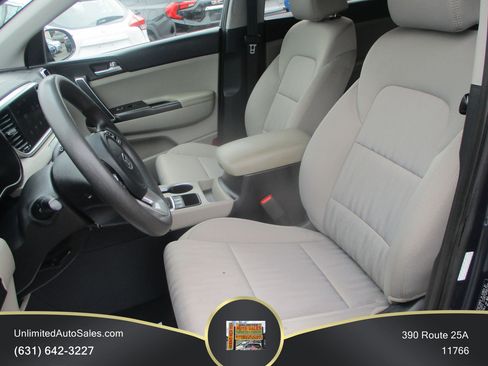 Used 2022 Kia Sportage LX AWD/4WD image 5