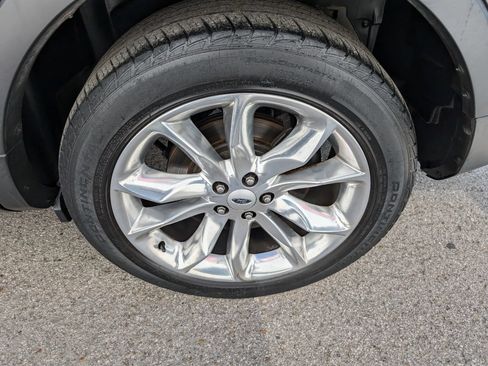 Used 2013 Ford Explorer XLT FWD image 27