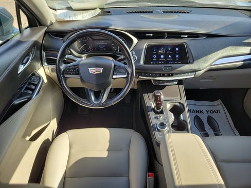 Used 2023 Cadillac XT4 Luxury w/ Cold Weather Package image 11