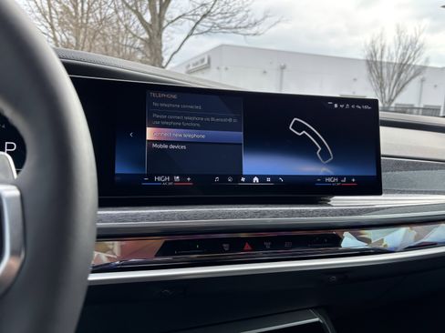 Certified 2025 BMW 760i xDrive w/ Executive Package image 31