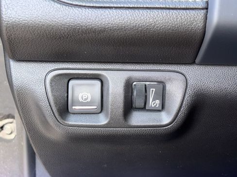 Used 2023 GMC Acadia SLE w/ Driver Convenience Package FWD image 13