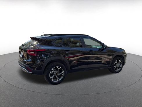 Used 2025 Chevrolet Trax LT w/ LT Convenience Package image 14