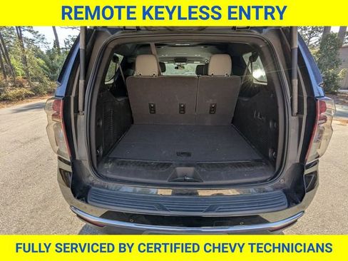 Used 2023 Chevrolet Suburban LT w/ Luxury Package RWD image 18