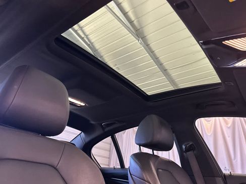 Used 2018 BMW 530i RWD image 18