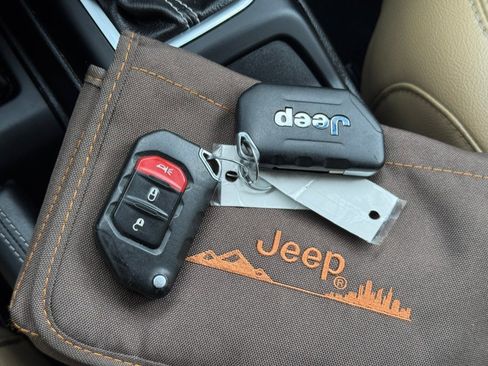 Used 2018 Jeep Wrangler Unlimited Sahara AWD/4WD image 69