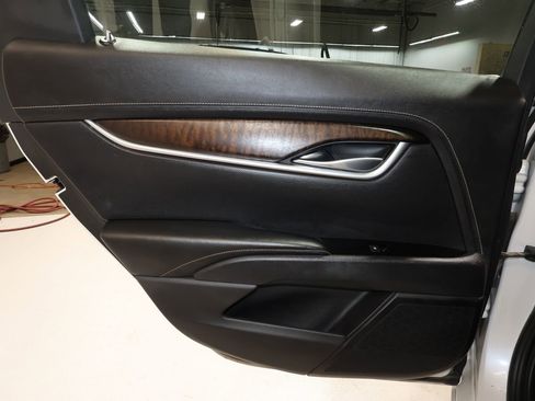 Used 2018 Cadillac XTS Luxury image 21