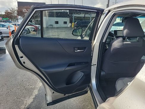 Used 2021 Toyota Venza LE image 11