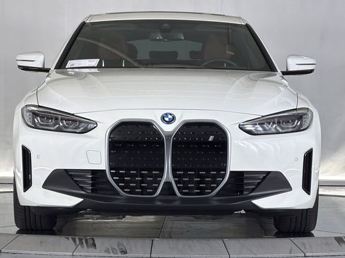 Used 2023 BMW i4 eDrive35 w/ Premium Package RWD image 5